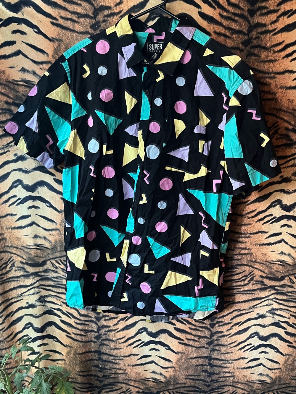 Super Massive 80’s retro inspired print Short sleeve cotton Button-Down Shirt L